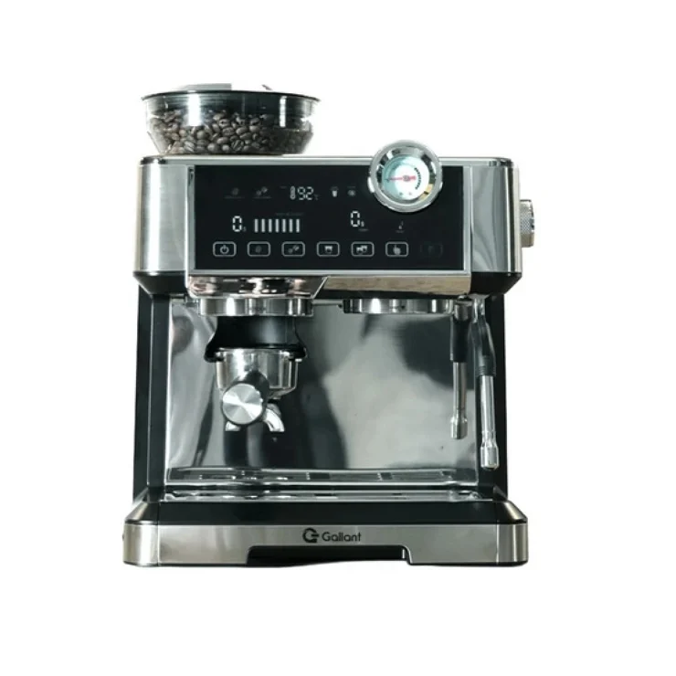 Cafeteira Gallant Due Nero GCF320 com moedor, porta-filtro e vaporizador, em imagem de divulgação.